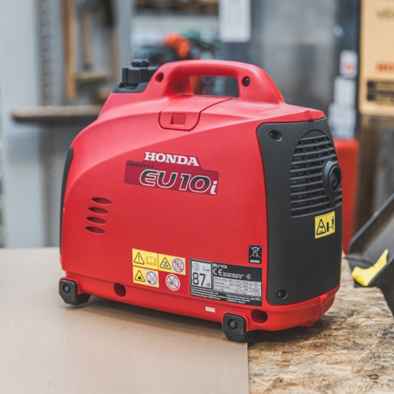 Profesionální kufříková elektrocentrála EU10i HONDA - 1,0 kW, 1x230V