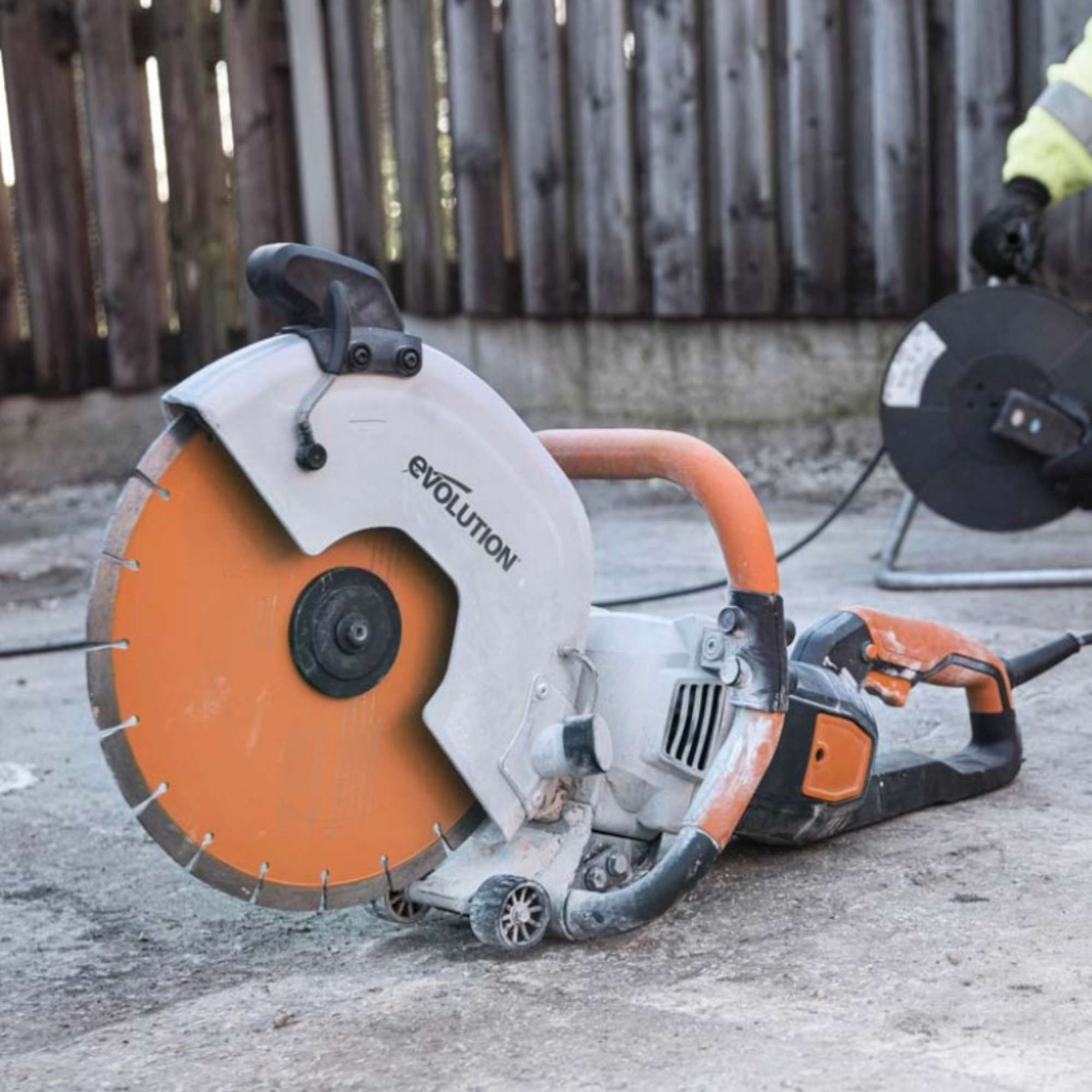 Elektrická pila na betón (rozbrúsovačka) R300DCT+ Evolution - ? 300mm, 2400 W, vrátane kotúča na betón